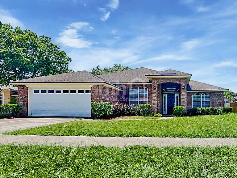 86 Lake Run Blvd — Photo 1