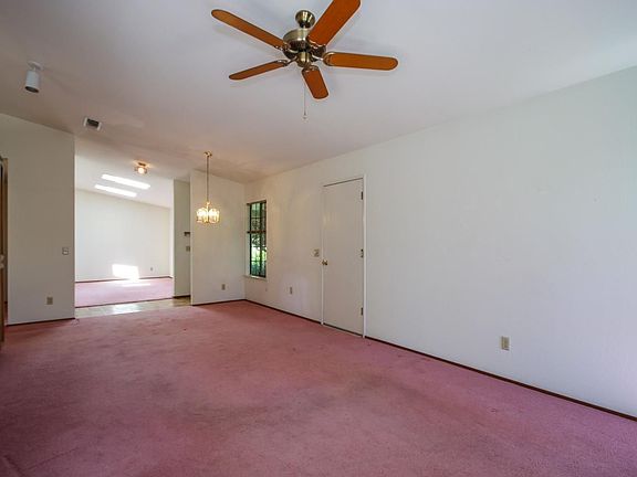 4th image of 6013 Garden Towne Way