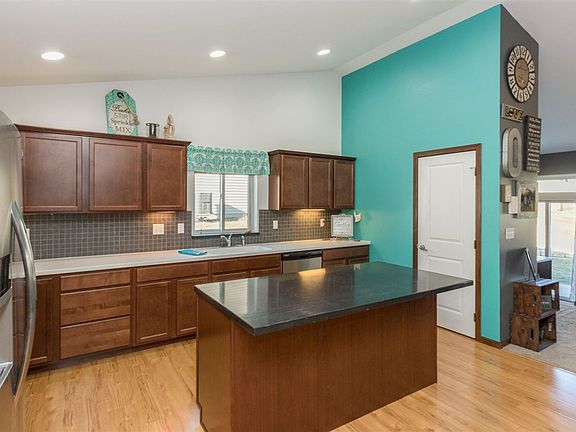 2nd image of 550 Bear Dr