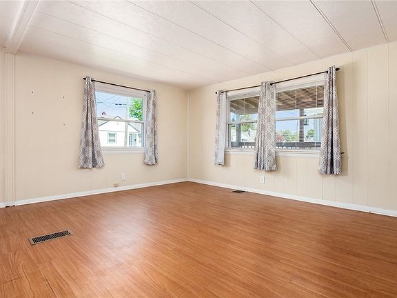 5th image of 1146 Seborn Ave
