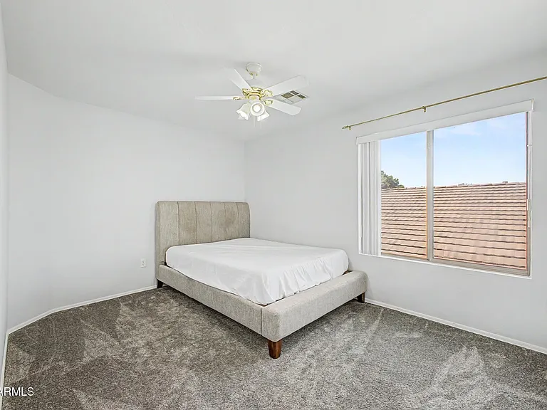 1015 E Irma Ln — Photo 25