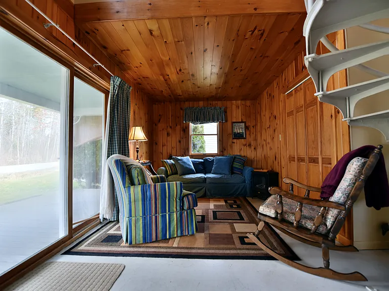 103 Wendell Ave — Photo 4