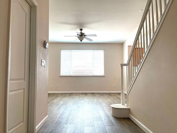 3rd image of 424 Goodall Dr