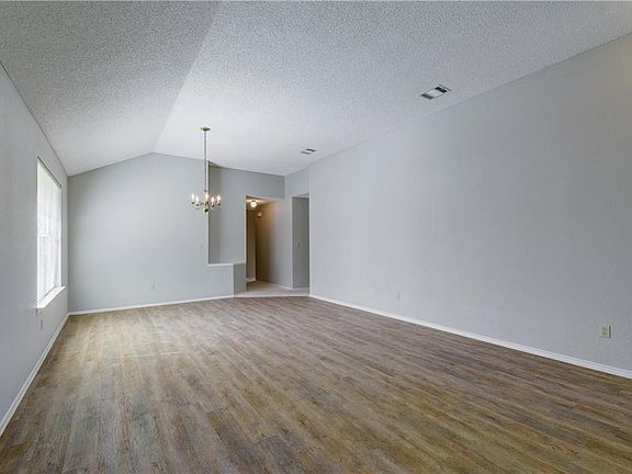 4th image of 16416 Pocono Dr