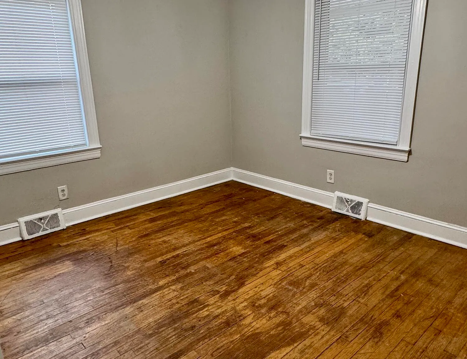 3 bed, 1.0 bath, $1,300 — Photo 2