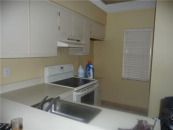 5th image of 2216 S Cypress Bend Drive #403