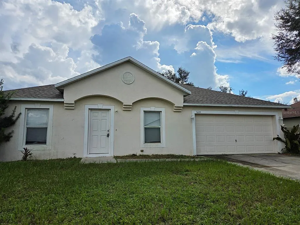 3 bed, 2.0 bath, 1452 sqft, $1,600 — Photo 1