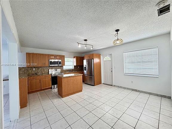 3rd image of 913 NW 22nd Pl #913