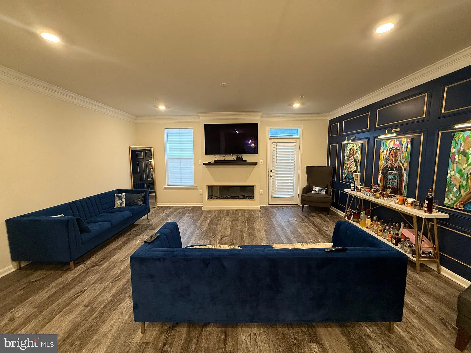 3 bed, 4.0 bath, 1600 sqft, $3,500 — Photo 3