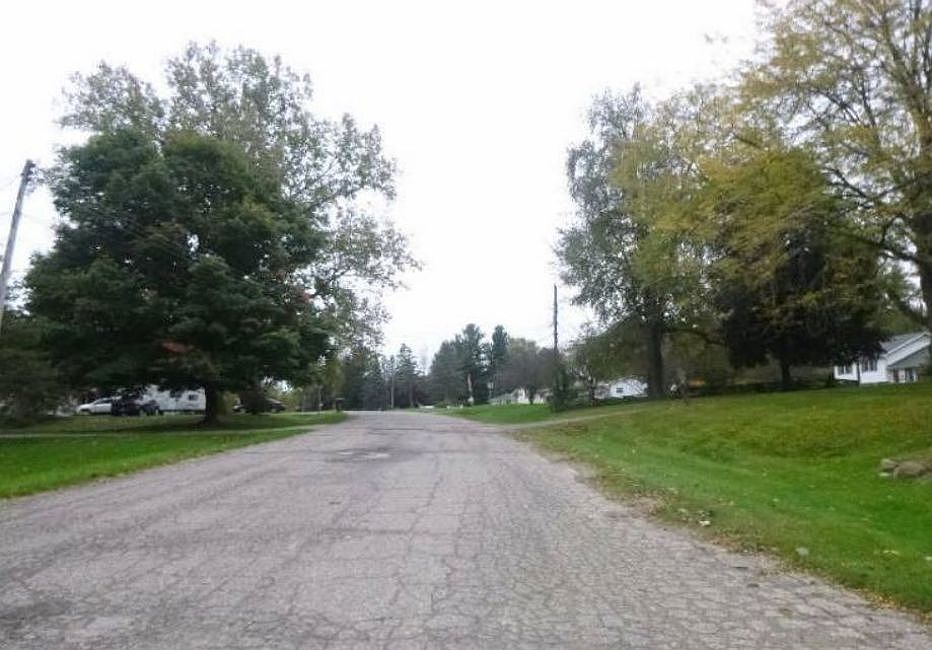 Exterior Neighborhood (street photo)