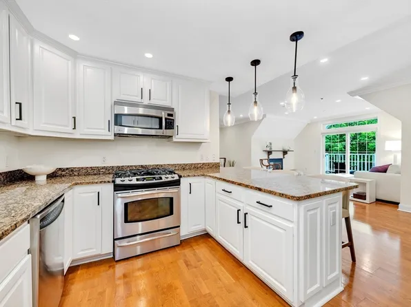 95 Conant St Unit 404, Concord, MA 01742