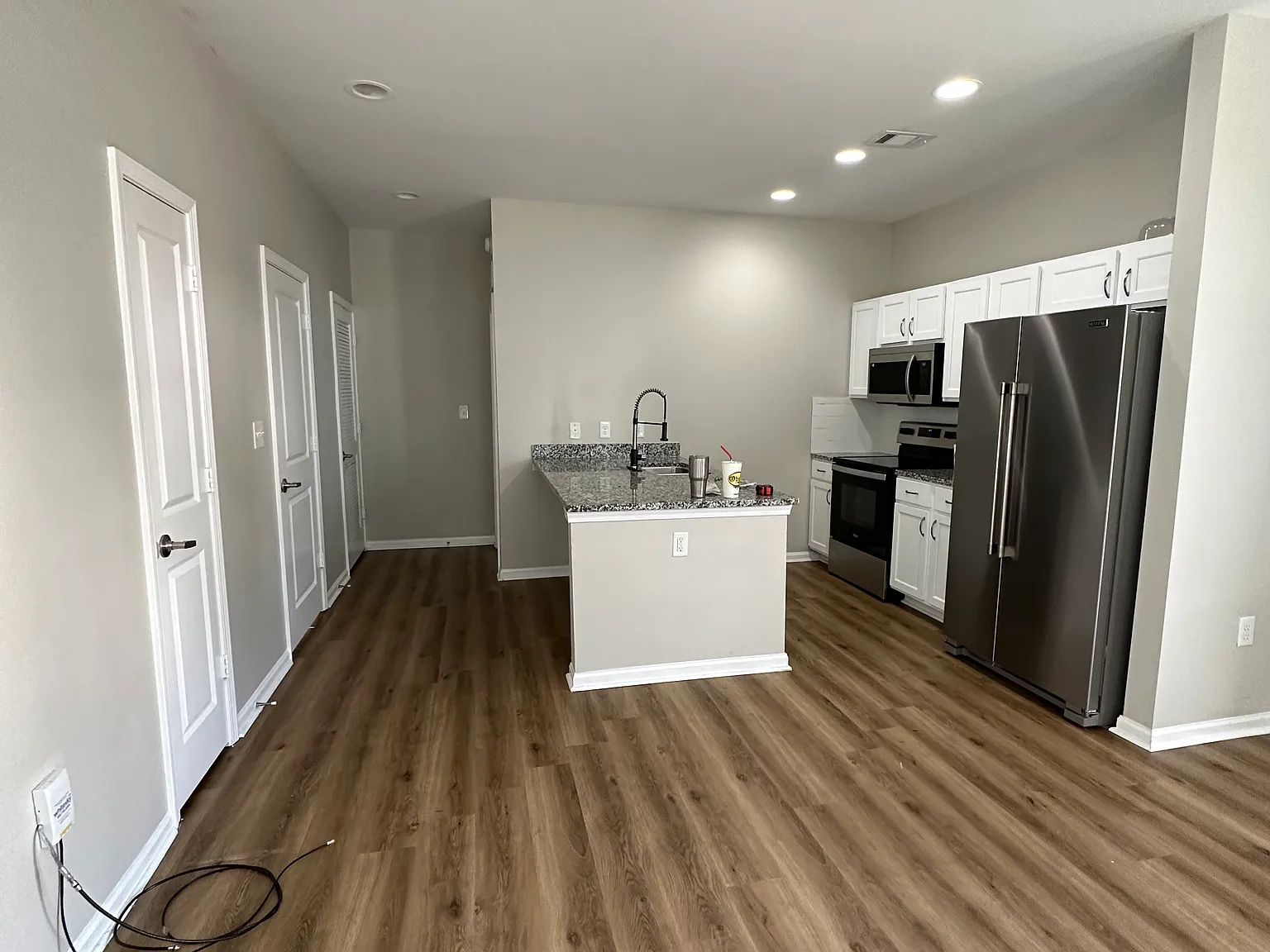 3 bed, 3.5 bath, 1360 sqft, $2,250 — Photo 2