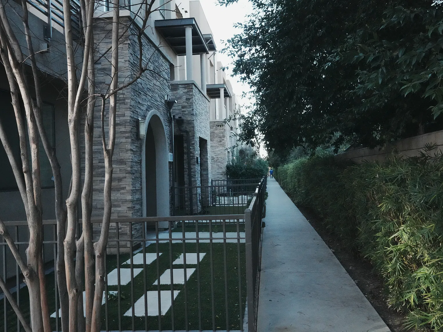 3 bed, 1930 sqft, $4,300 — Photo 3