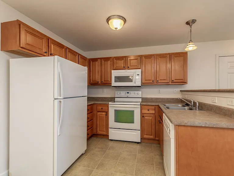1770 Lexington Pl — Photo 6