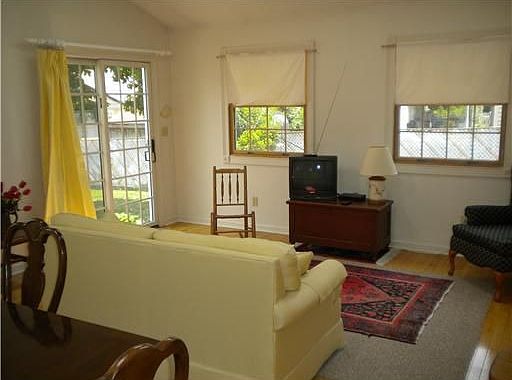 4th image of 204 Park Ave