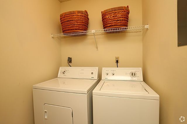 2nd image of 51 Rosewood Ter #3