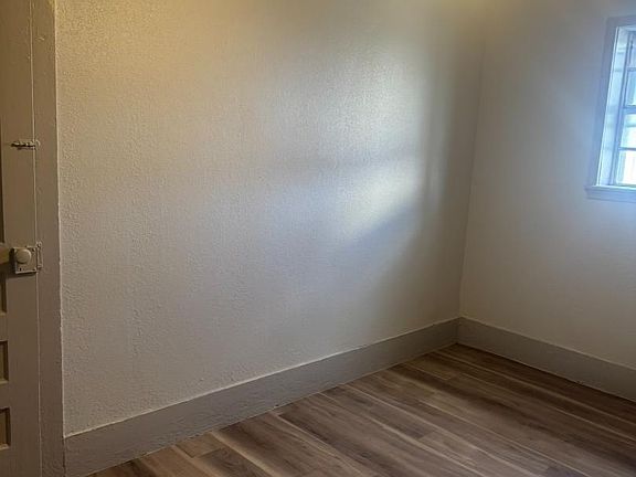 4th image of 207 1/2 College St #B