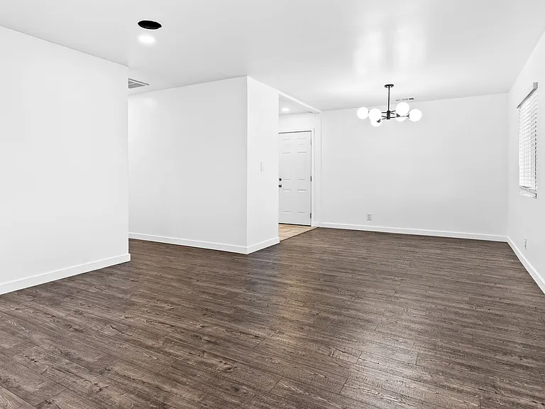 317 Tennyson Rd — Photo 5
