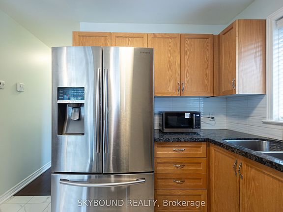 5th image of 1343 Islington Ave