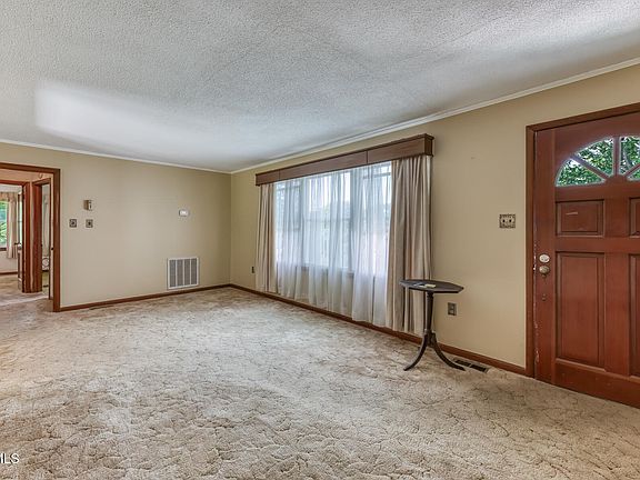 4th image of 902 Beechwood Dr
