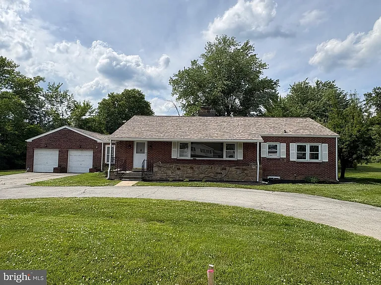 1215 Milltown Rd — Photo 3