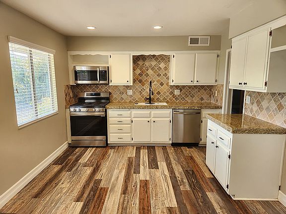 4th image of 29151 Thornhill Dr
