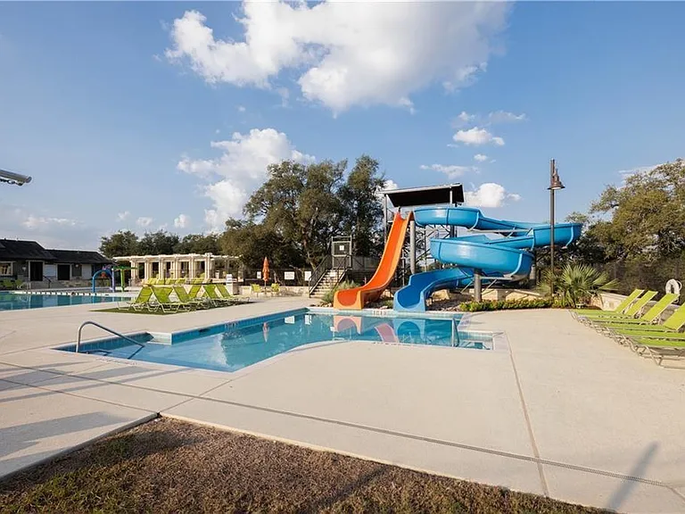 221 Compania Dr — Photo 30