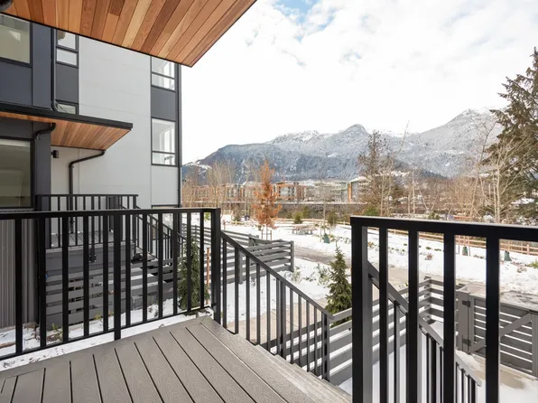 38073 Helm Way, Squamish, BC V8B 1A8