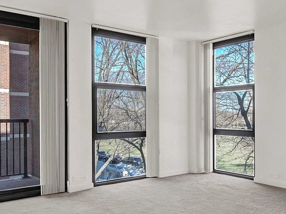 2nd image of 3041 S Michigan Ave Unit 306
