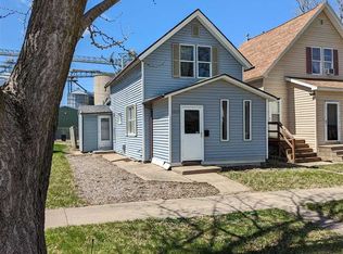 1022 10th St SW, Cedar Rapids, IA 52404