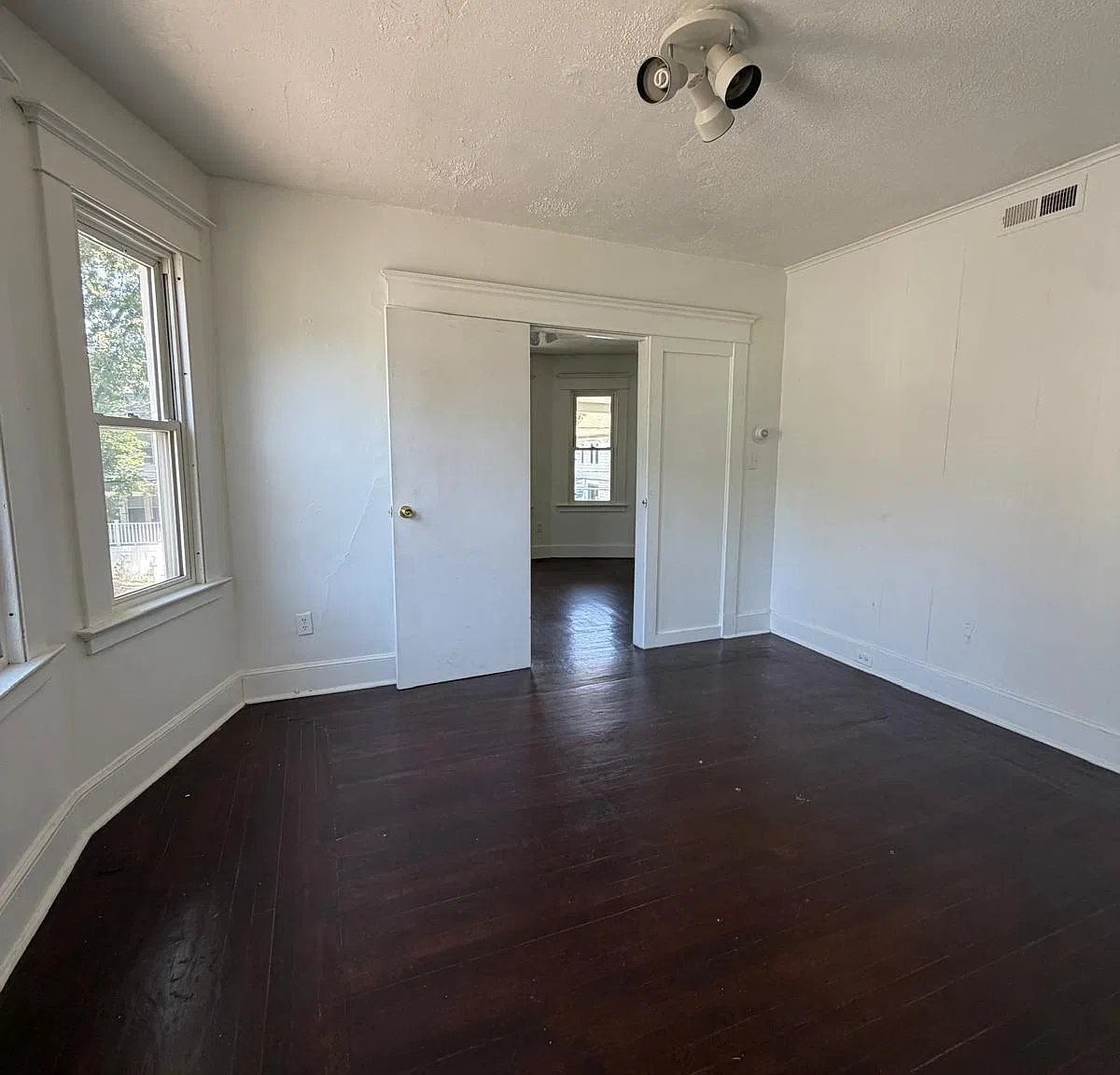2 bed, 1.0 bath, 1099 sqft, $1,850 — Photo 3