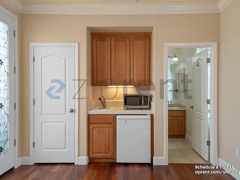 130 Avalon Ct #1 — Photo 11