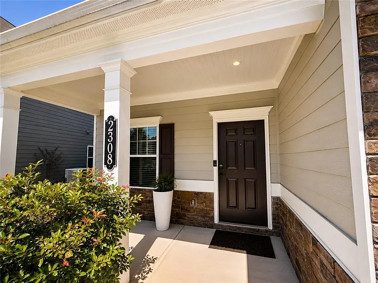 2308 Hastings Manor Ln — Photo 2