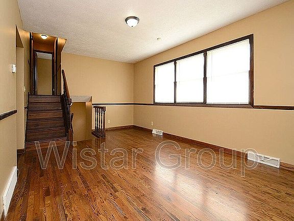 3rd image of 15168 Jefferson St