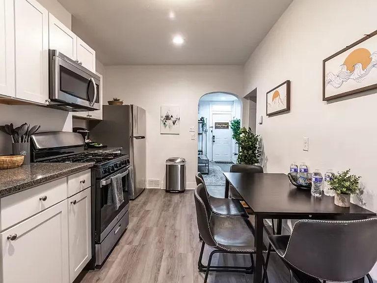 2207 Carey Way — Photo 2