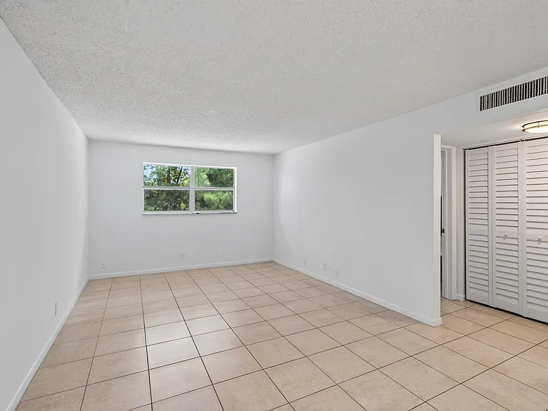 450 SW 2nd Ave #205 — Photo 8