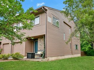 211 Yorktowne Ct, Washington Twp., NJ 07676