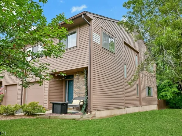 211 Yorktowne Ct, Washington Twp., NJ 07676