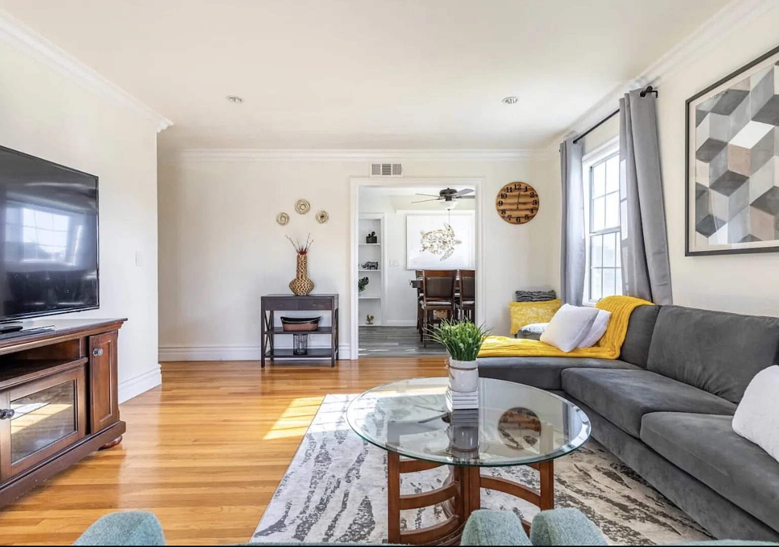 McPickle Home: Cozy Furnished Living Space Near Major Attractions — Photo 2