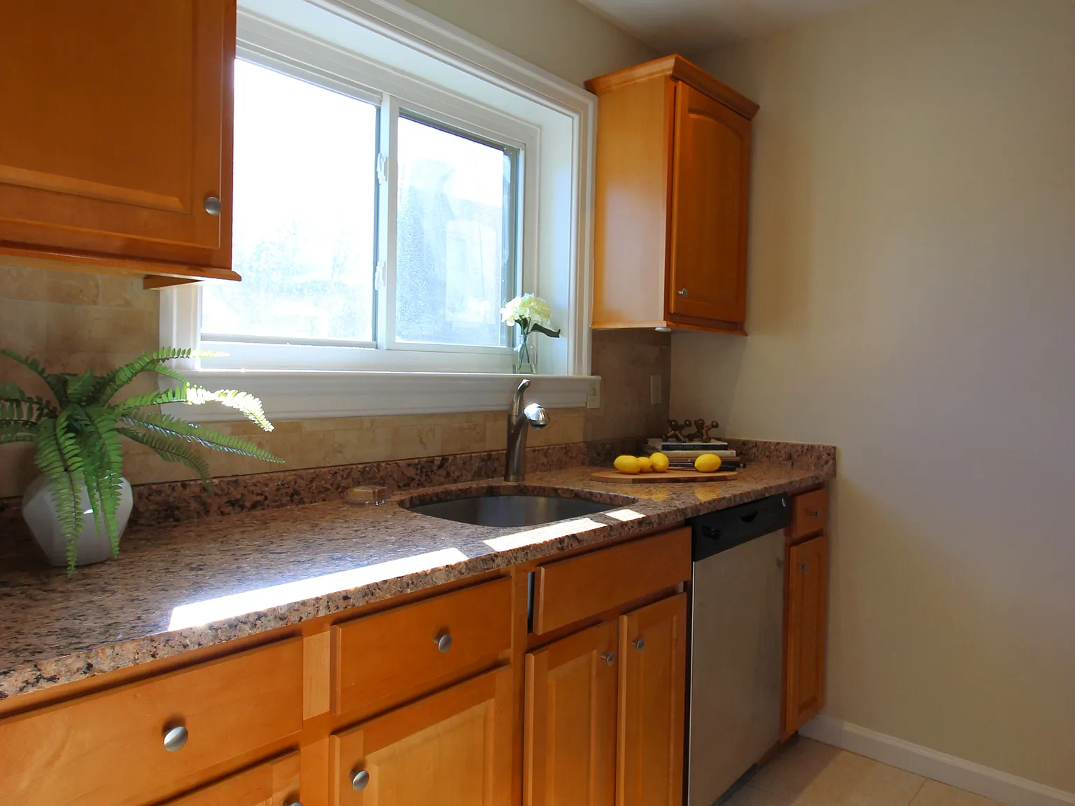 2 bed, 854 sqft, $3,300 — Photo 2