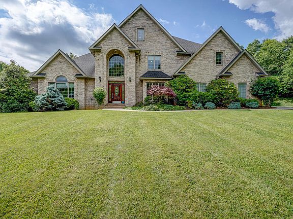 3rd image of 392 Woodway Dr