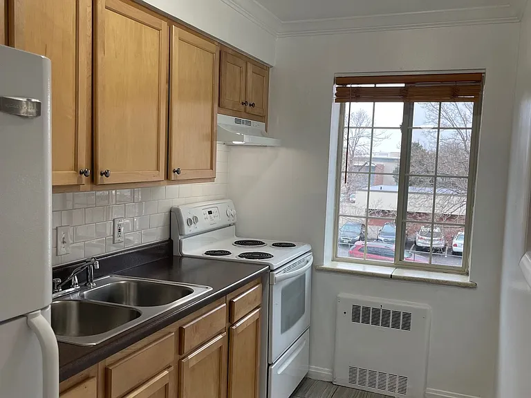 The Fern Flats - Newly Renovated in 2024 with in-unit Washer and Dryer! — Photo 11