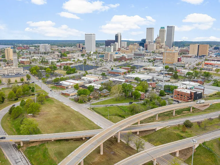 Quaker Condos - $300 Off Immediate Move-Ins! — Photo 62