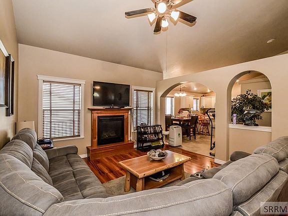 4th image of 3733 E Silverstone Dr