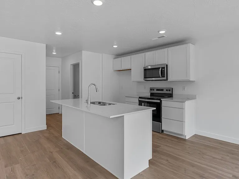 2105 S Wolverine Way #2433 — Photo 1