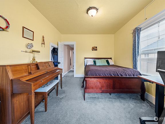 4th image of 8412 Tacoma Avenue S