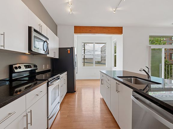5th image of 506 N Mangum St APT 202
