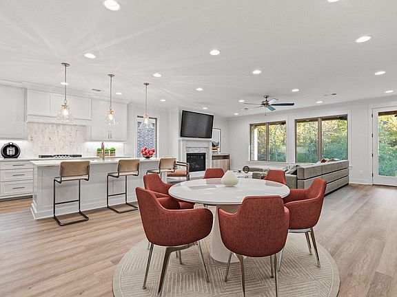 4th image of 146 Woodlands Park Dr