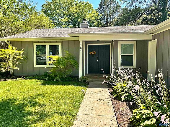 3rd image of 1104 Danmann Dr SE