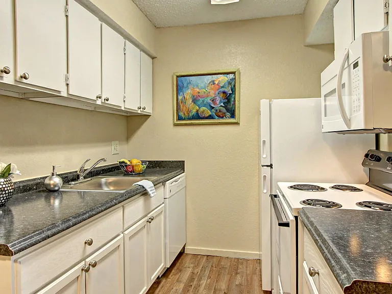 Sawmill Apartments — Photo 12